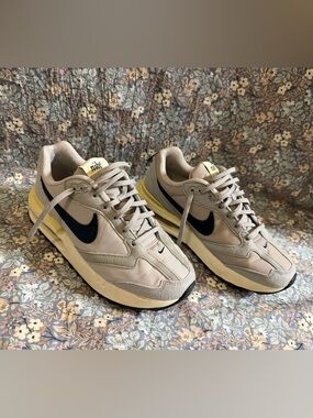 Nike Women's Air Max Dawn Sneakers in Light Grey and Navy